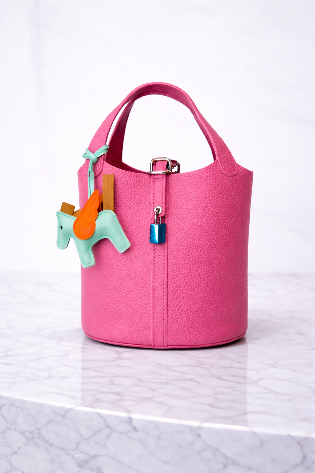 Premium Black Bucket Handbag – Minimal & Elegant Everyday Bag